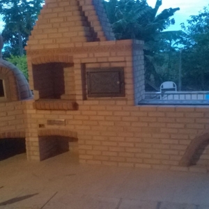 Alvenaria > Com forno de pizza e fogão a lenha